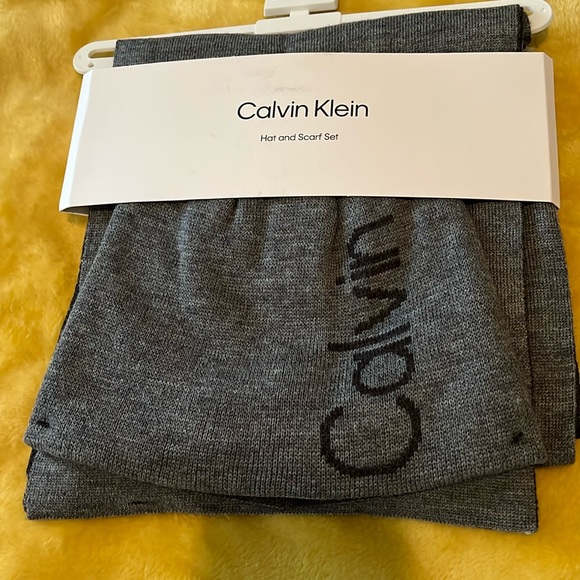 Calvin Klein Hat and Scarf Set - Picture 1 of 4
